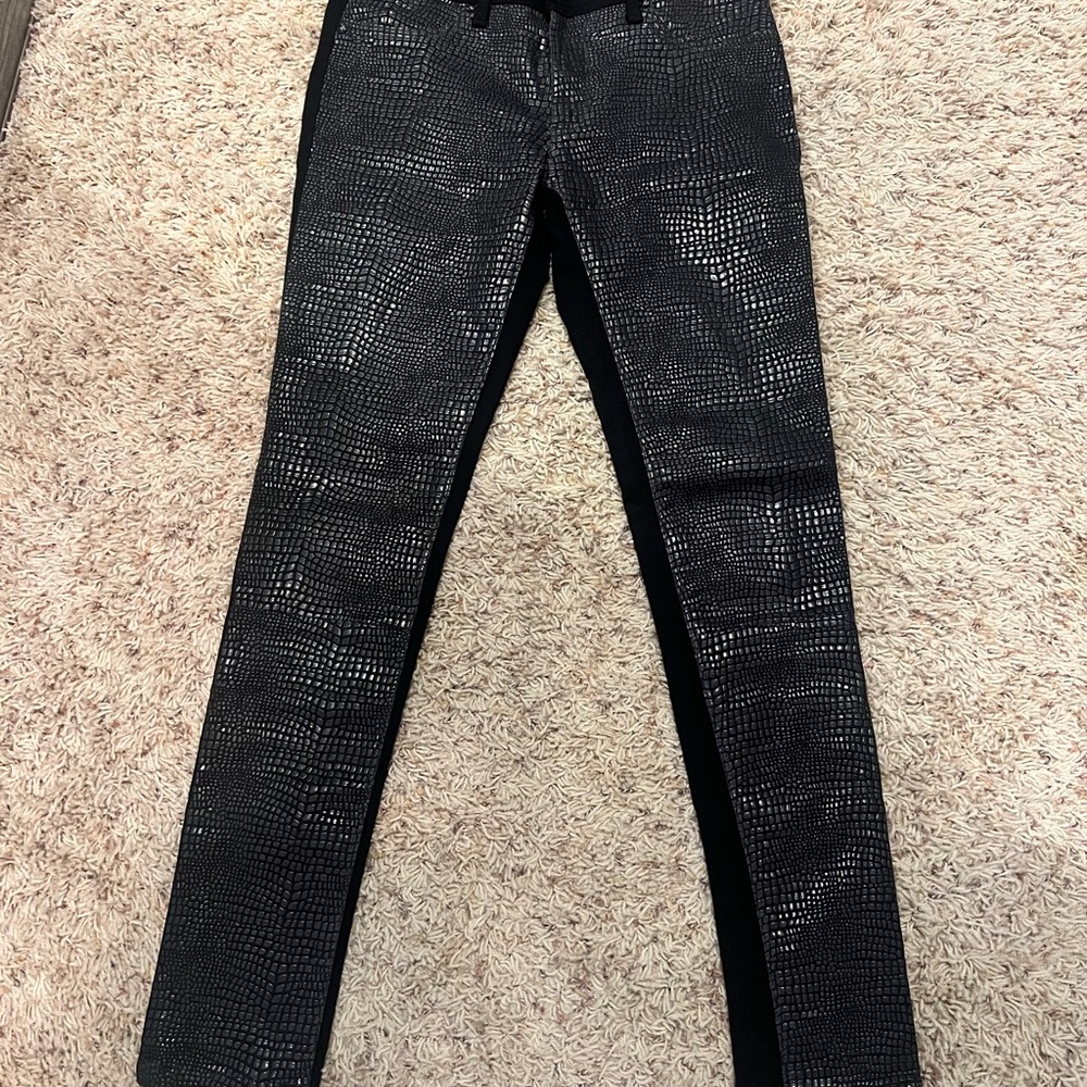 DL 1961 faux crocodile front panel jeggings. Excellent condition. Super soft